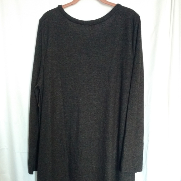 Women'S Assymetrical Hacci Tunic With Buttons. - Picture 4 of 11